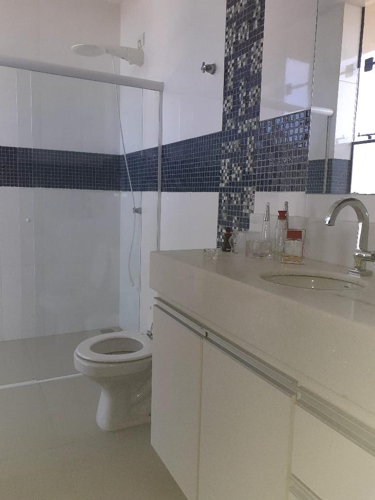 VENDO CASA COMPISCINA NO CENTR